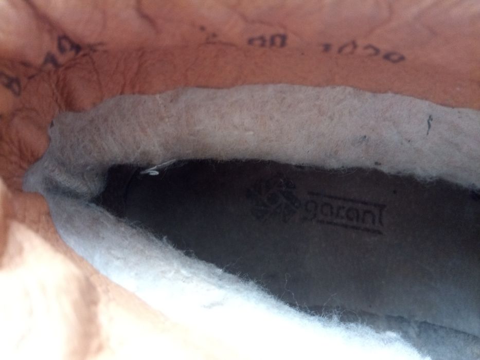 Кожени обувки Garant от социализма