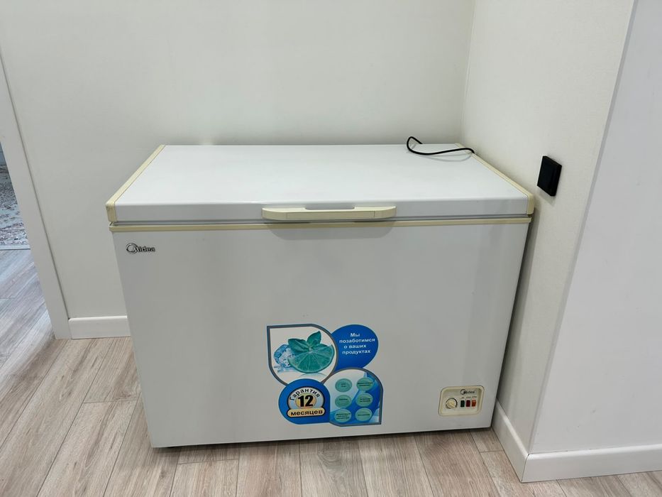 Морозилка Midea 300л