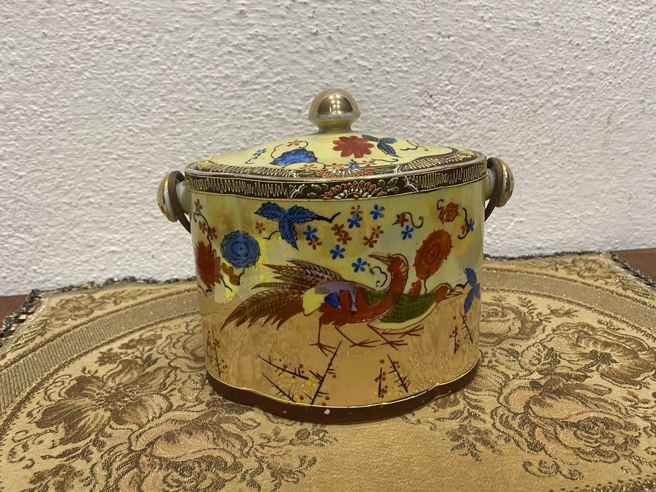 Японски порцеланов съд с маркировка