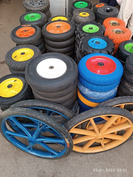 Arava va skuterlar balonlari