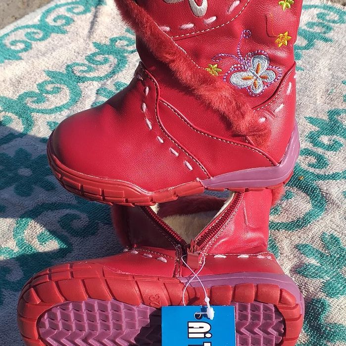 Продам новую детскую обувь