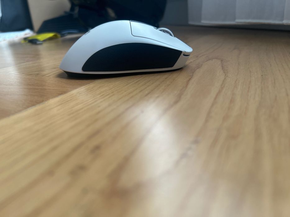 Мышь Logitech G Pro X Superlight 2 белый  DEX