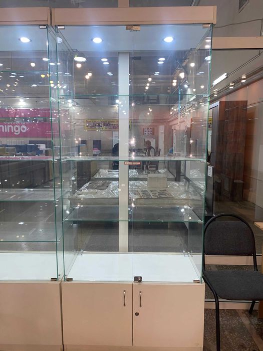 Стеклянная витрина