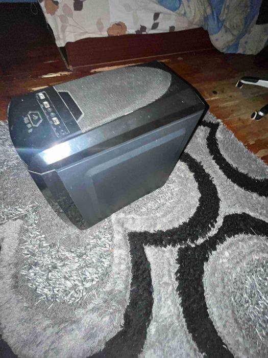 Компютър с мишка и клавиатура