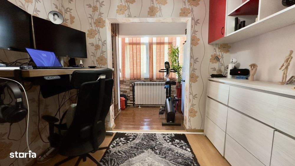 Apartament 4 camere, etaj intermediar, zona CET – ideal pentru famil