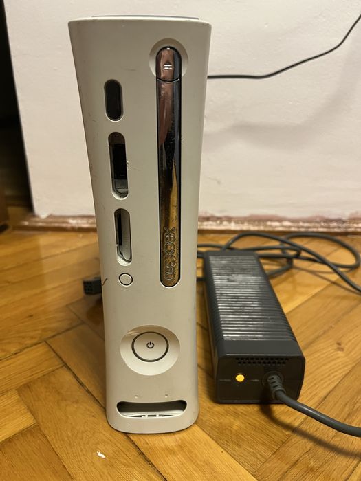 Xbox 360 Fat pentru piese + Sursă funcțională + HDD 60GB
