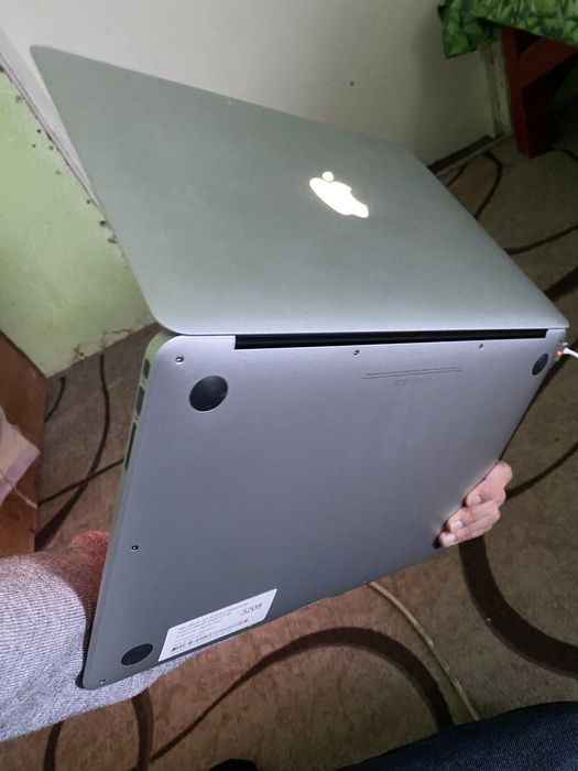 MacBook Air (13-inch)