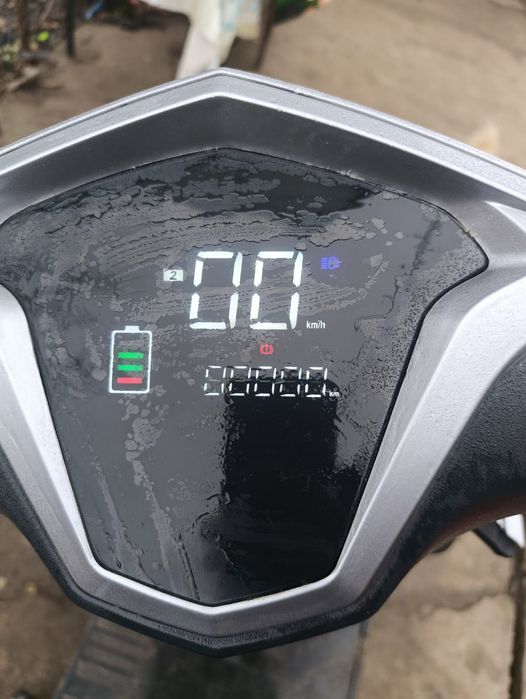 Vand sau schimb cu iphone 14 pro max sau 15 pro max