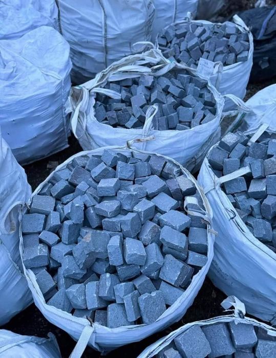 Piatra cubică andezit asigur transport în toată țara