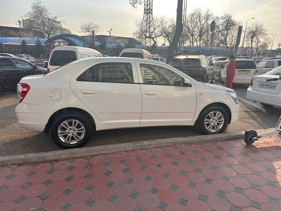 Cobalt 4-позиция сотилади 27 600 км пробег