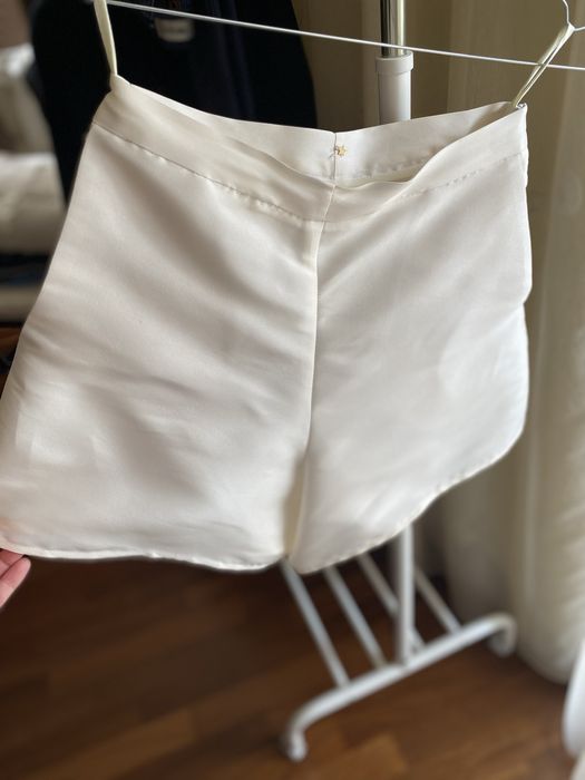 Pantaloni scurti albi, matase Laura Hincu, 36