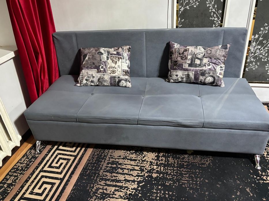 Прдоаеца диван книшка.