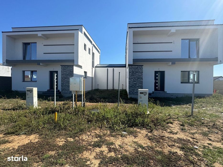 De vânzare duplex 1/2, stil cubic, despărțit prin camera tehnică, Sana