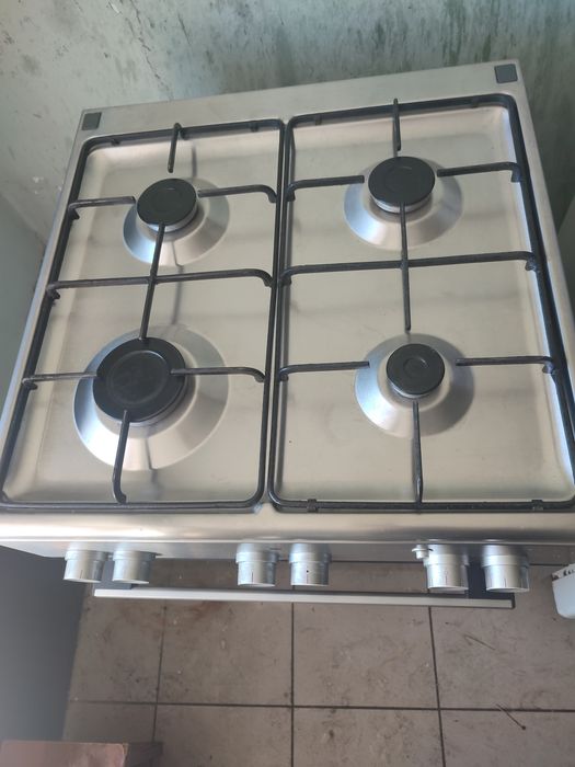 Продам газовую плиту с духовкой