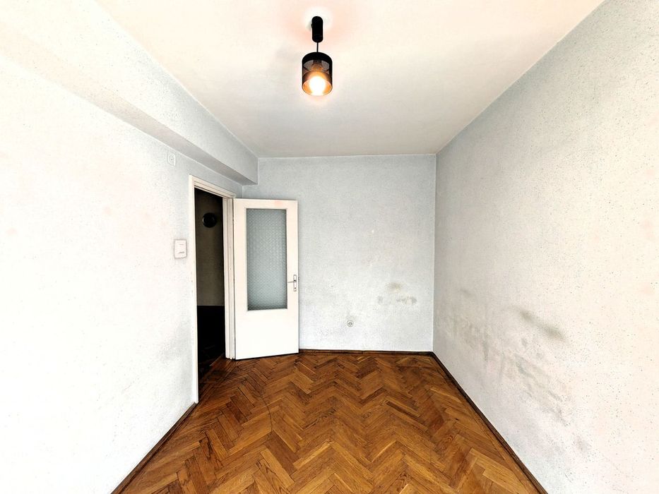 3 cam. deco., central, et. I – lângă Catedrala Inaltarea Domnului