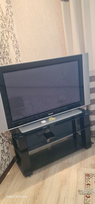 Телевизор,стол,дивиди,тарелка,кабель 10 метровая. Все за 20.000