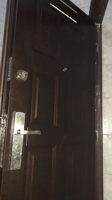 Продам двери входные