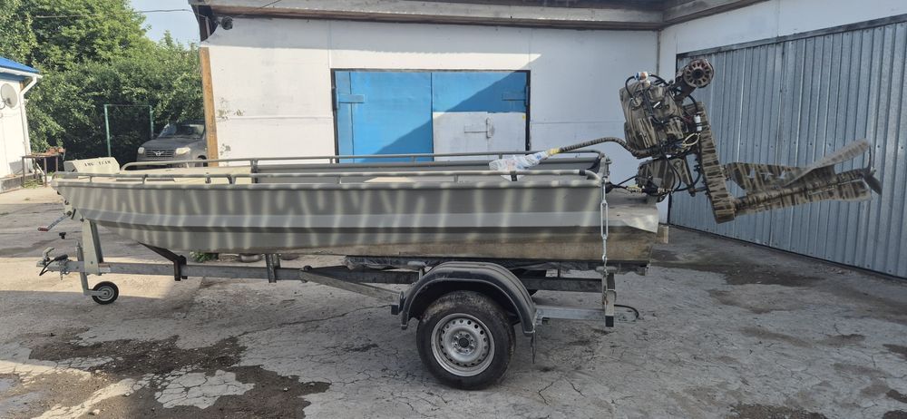 Продам лодку болотоход