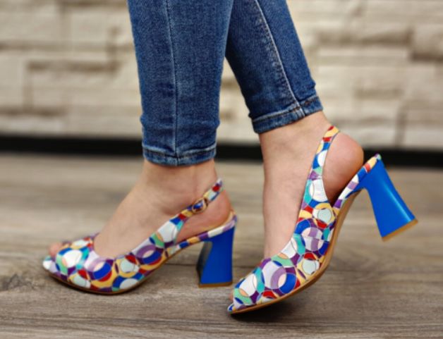 Sandale cu toc patrat din  piele