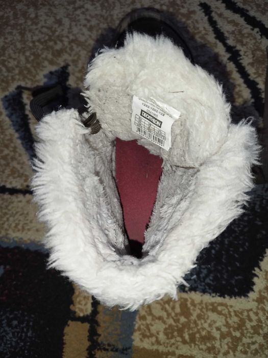 Ghete pentru damă din piele întoarsă cu blană