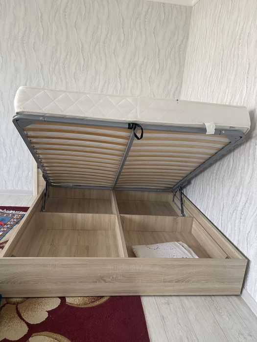 Кровать с ортопедический матрасом