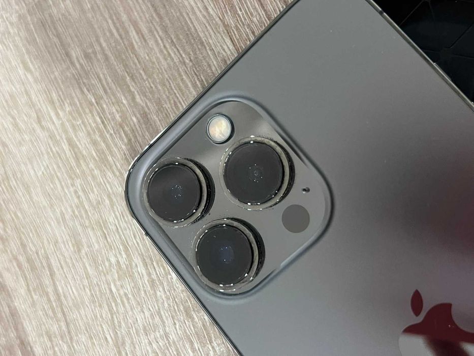 iPhone 13 pro 99% battery