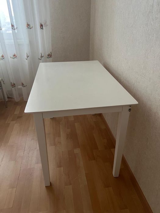 Кухонный стол и 3 стула