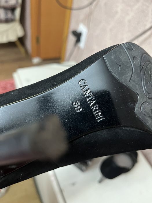 Продам замшивые туфли