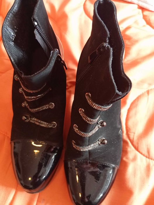 Продавам дамски боти