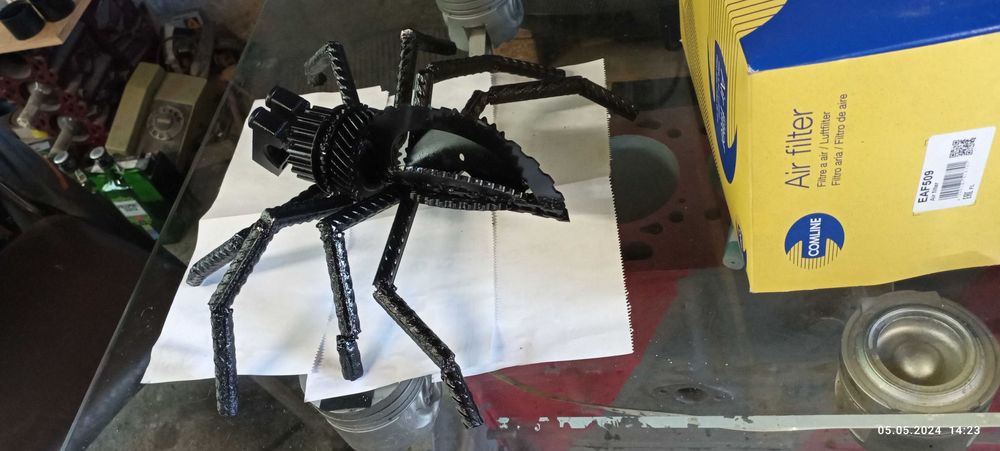 Уникална фигура паяк