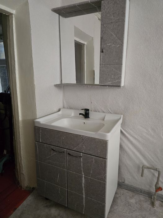 Раковина с зеркалом