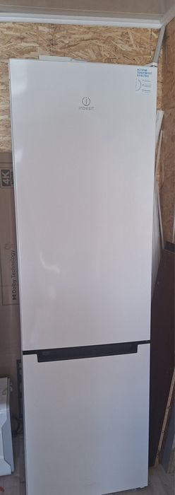 Продам холодильник Indesit