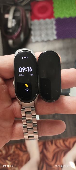 Продам две пары часов ми Бэнд 8