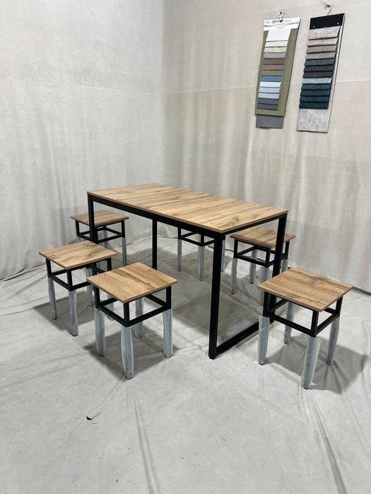 Loft stilaj, parta, stol stullar bor