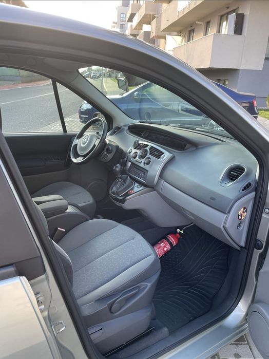 Închirieri Auto 7 locuri - Rent a car - Închiriez autoturisme Renault Grand Scenic