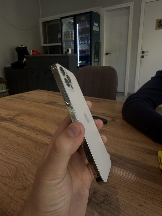 Срочно продам айфон Iphone 12 pro