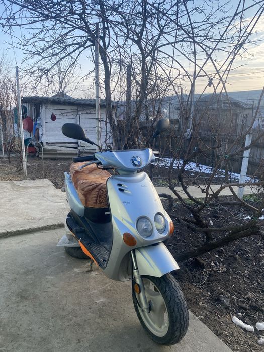 De vanzare scuter 2t 80cc mici probleme la carene