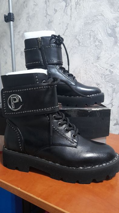 Новые кожаные ботинки Pierre cardin.