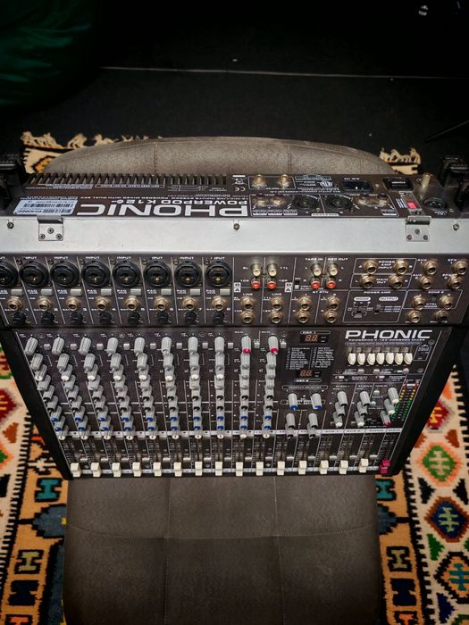 Vând mixer analog PHONIC K12 POWERPOD
