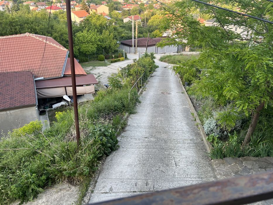 Гараж св. Константин и Елена с наемател