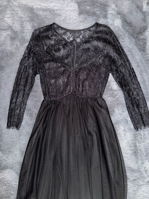Черна дантелена рокля