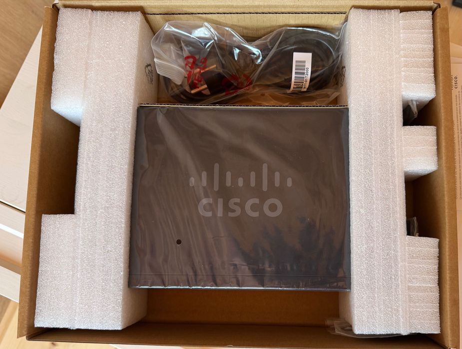 Суич/комутатор Cisco SG110-16HP