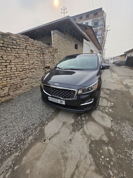 Kia Karnival 8 mestali