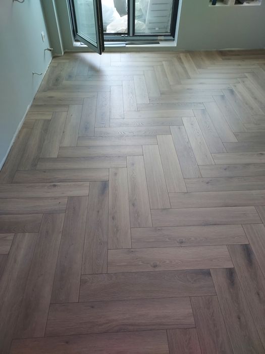 Монтаж на ламинат винил трислоен паркет