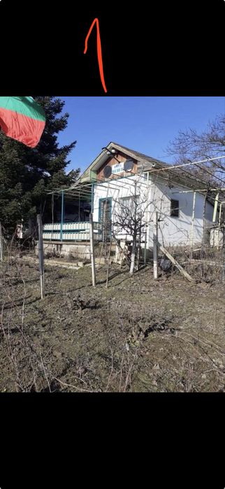 Продават се три имота в Нежовец Плевен вила парцел