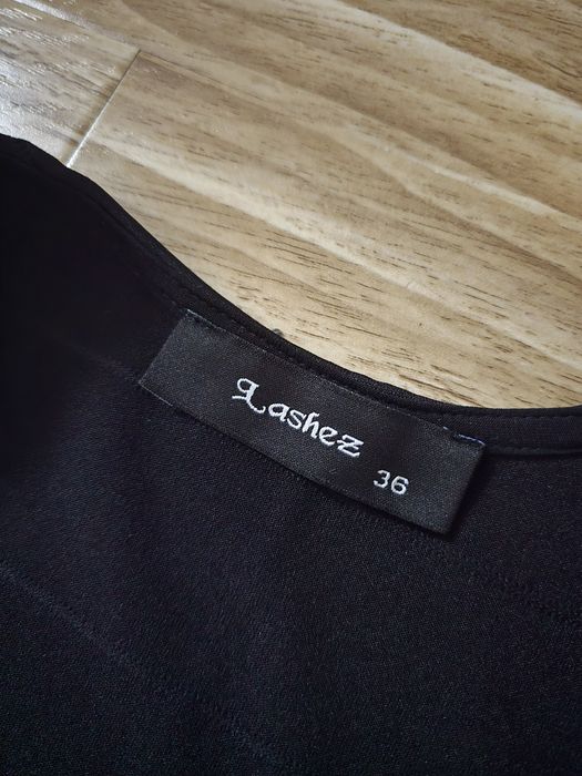 Rochie neagră pentru  eveniment