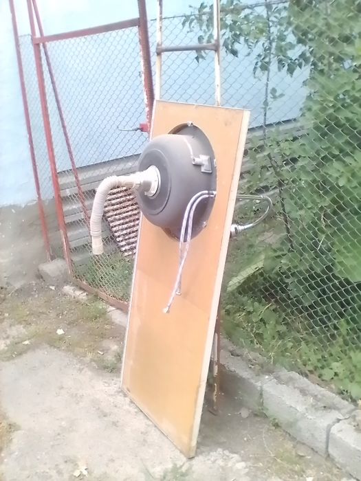 Продается столешница с раковиной. Размер 130*60.