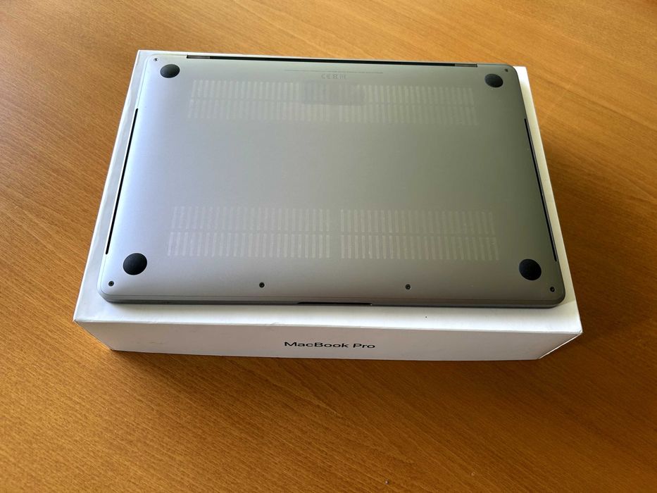 MacBook Pro 13" Late 2018 i7 / 16 GB RAM / 512 GB SSD / Touch Bar