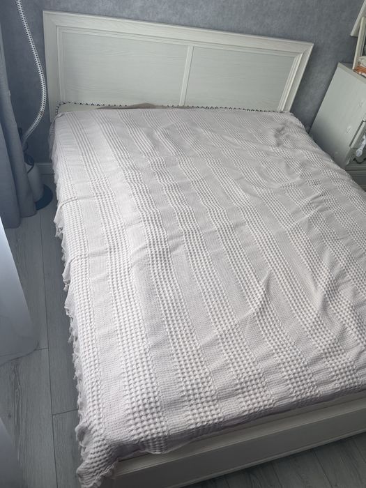 Прлдам кровать с матрасом