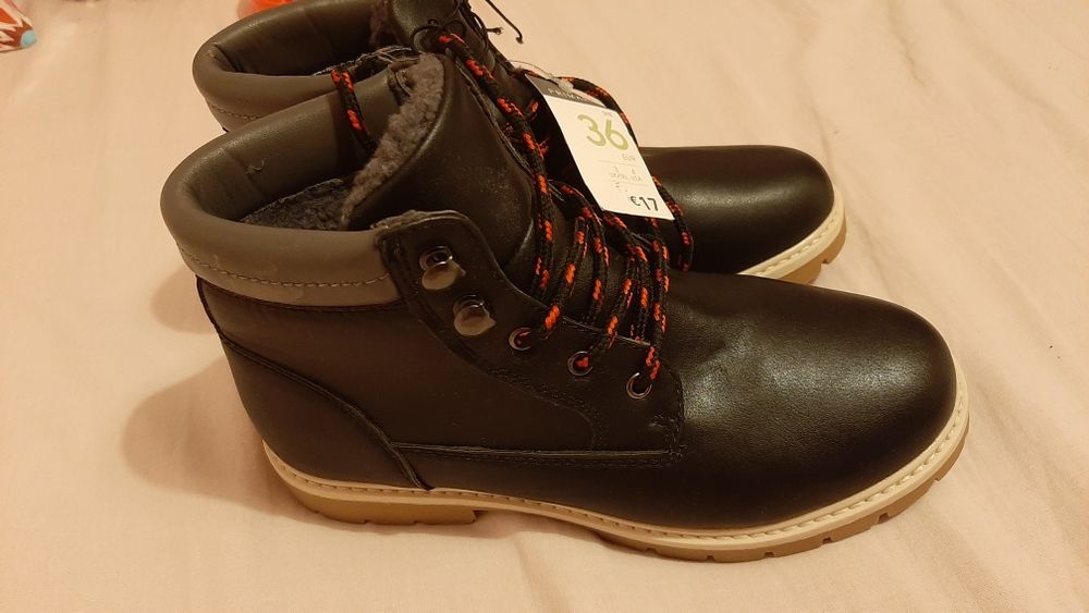 Vand  ghete/bocanci noi, blănii, nr 36,37, preț 50 lei